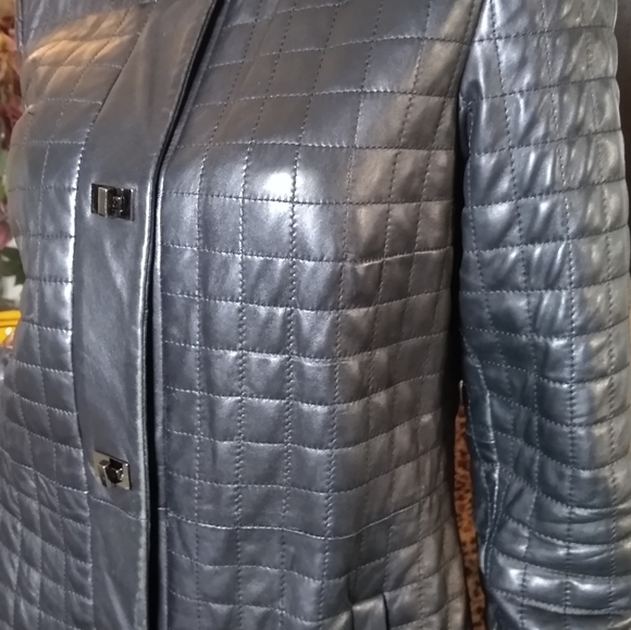3/4 Length Leather Quilted Twist lock coat - Picture 5 of 11